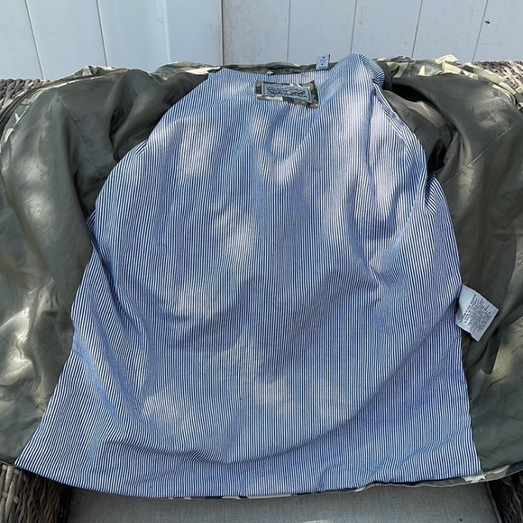 EUC Levi’s Camo lightweight utility Jacket Womens size M - Picture 17 of 17